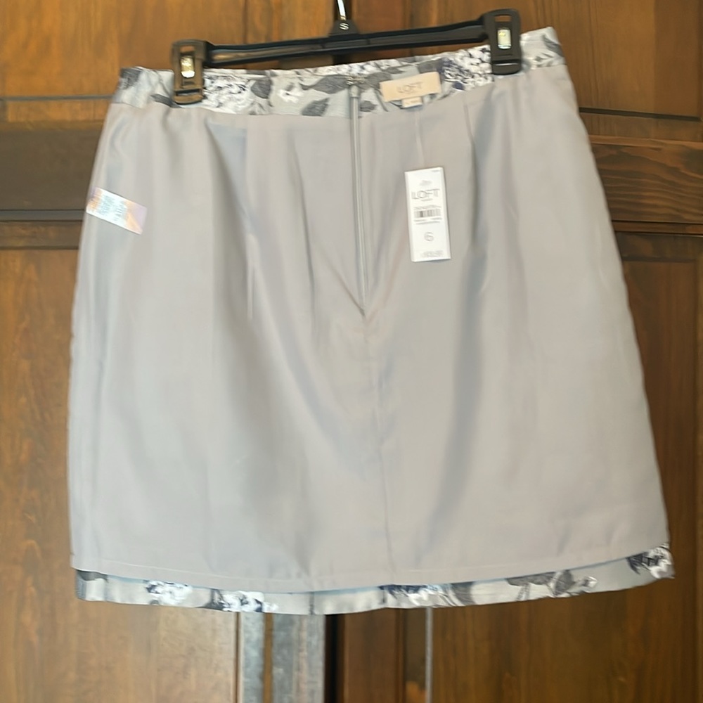 Loft-  Size 6 Gray Skirt. - Picture 6 of 10